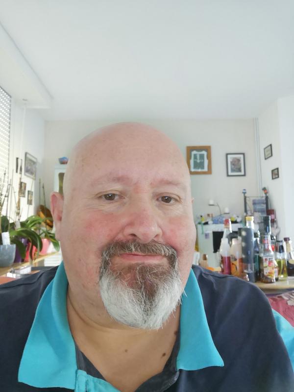 Jean 64 ans Plonéour Lanvern