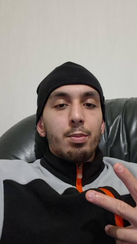 ferhat 23 ans Verneuil sur Avre