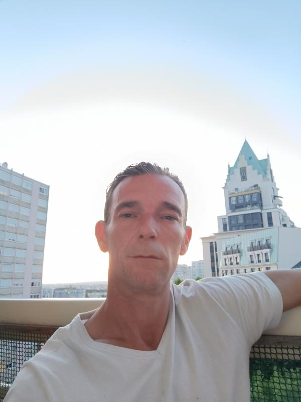 Jonathan  46 ans Puteaux