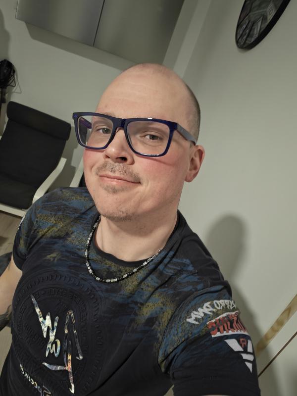 Logan  37 ans Dieppe