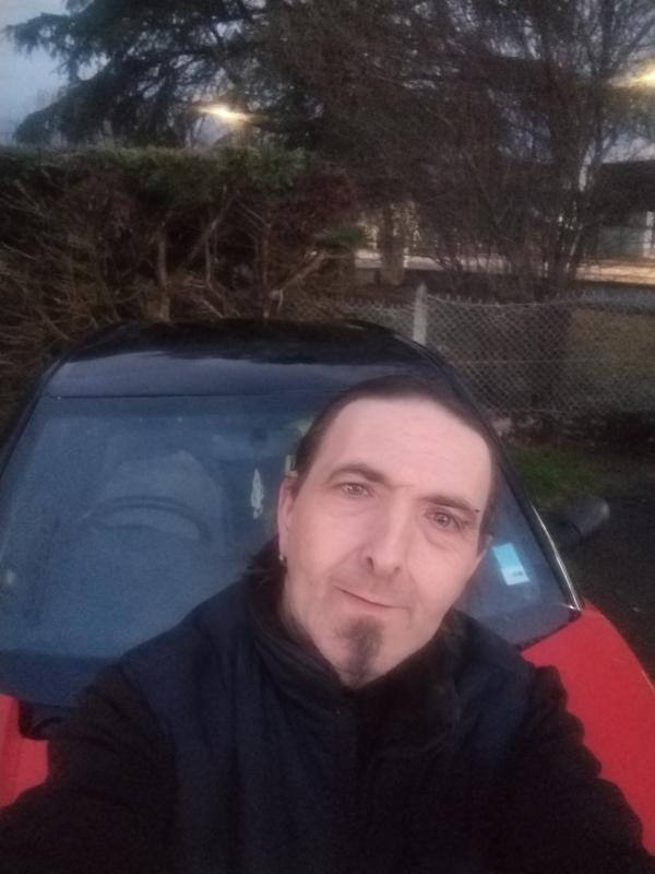 Ludovic  48 ans Thiers