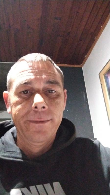 Johny 44 ans La Roque d'Anthéron