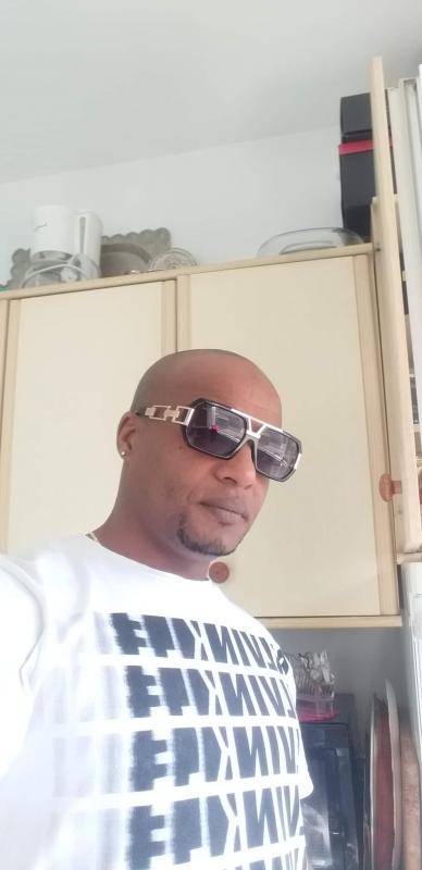 Amin  42 ans Salon de Provence