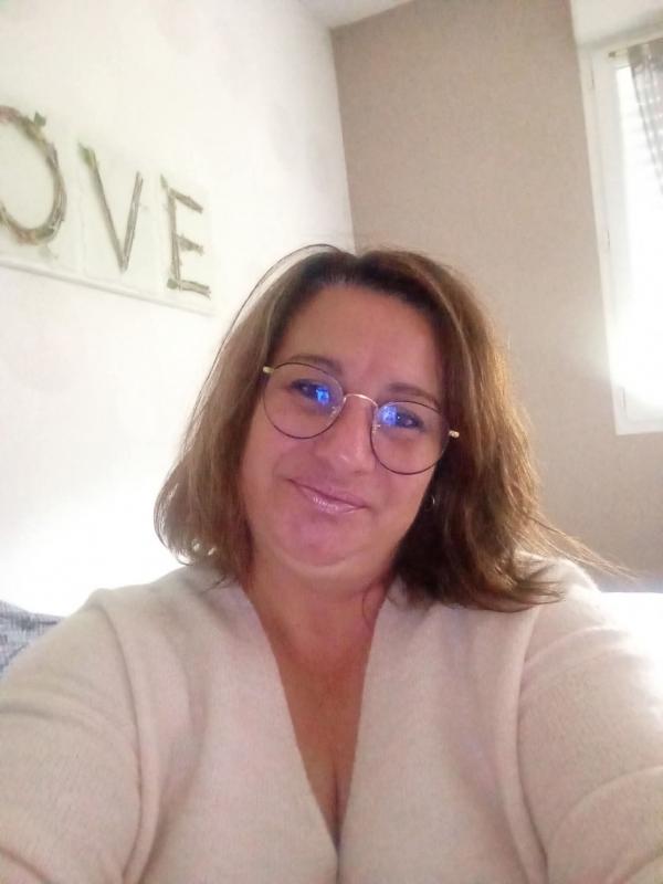Estelle  46 ans Mosles
