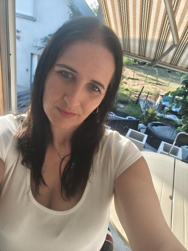 Cynthia 36 ans Allassac