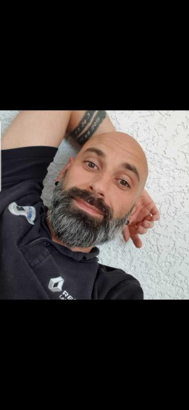 Julien 45 ans Salvetat Saint Gilles