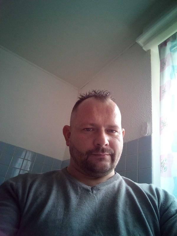 Yannick  40 ans Sausheim