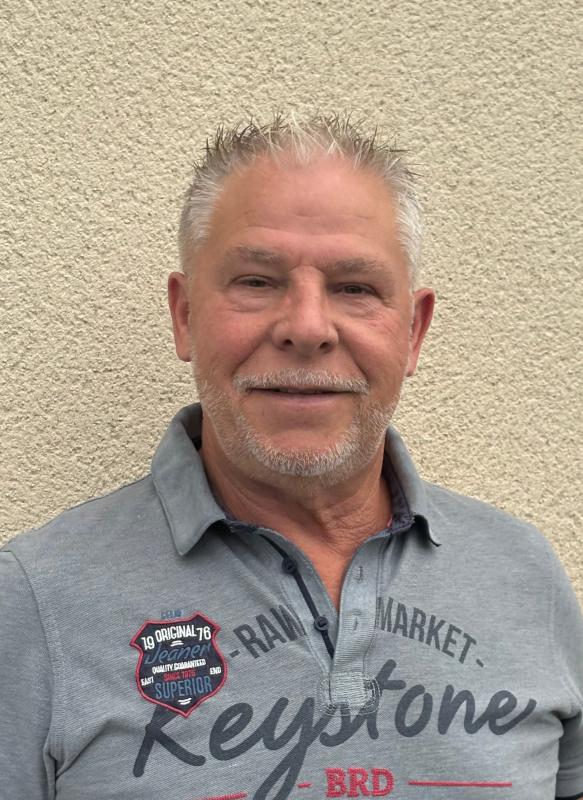 Francis 68 ans Guignicourt