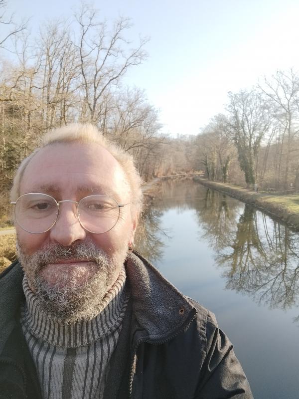 Fred  59 ans Selles
