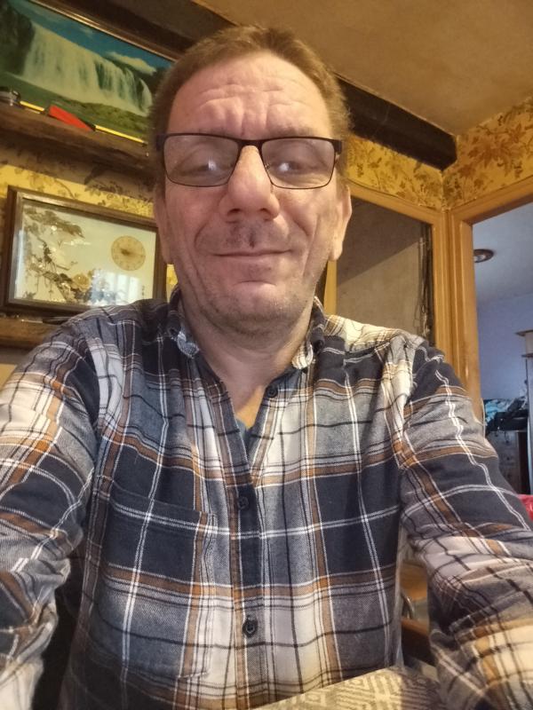 Simon  47 ans Amilly
