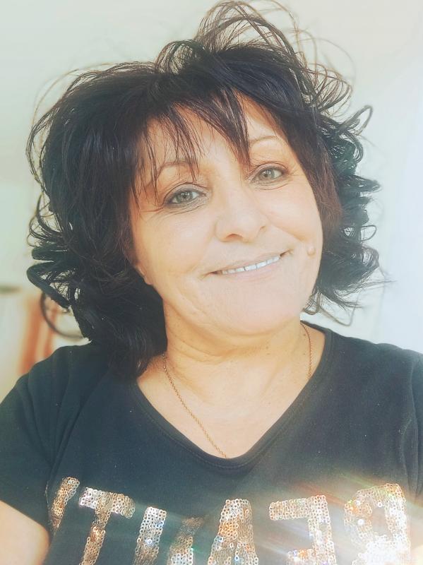 Khaina 59 ans Nîmes