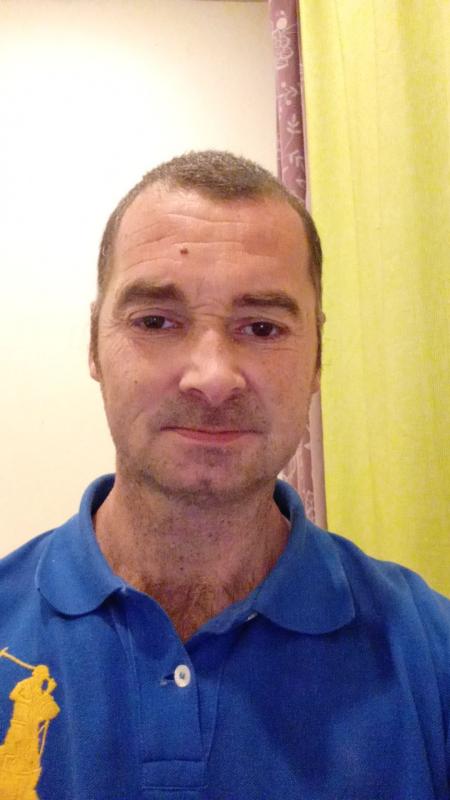 Johnny  41 ans Saint Quentin