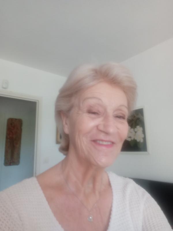 Magalie 77 ans Hyères