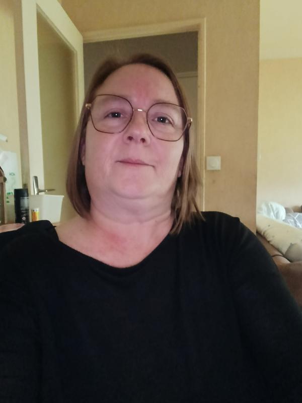 Laëtitia  49 ans Requeil