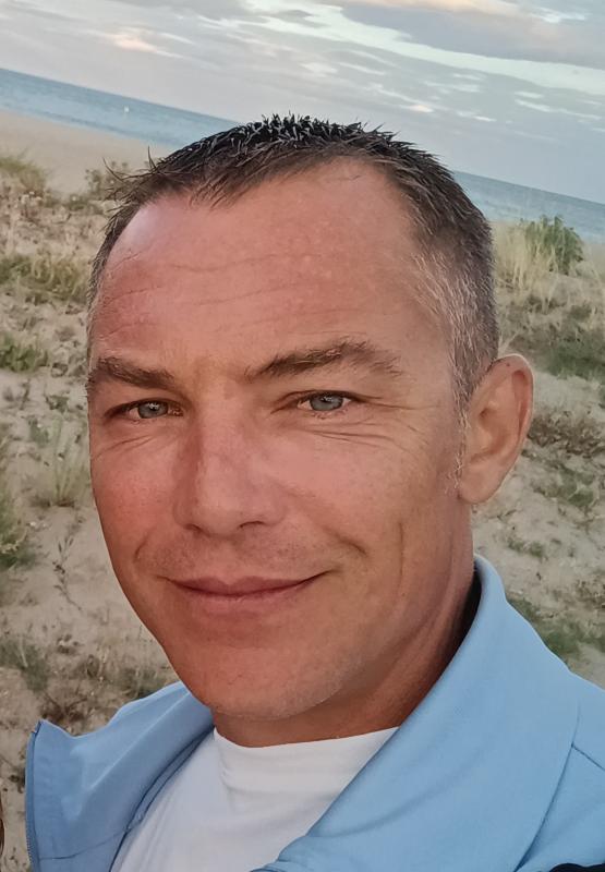 Loïc  44 ans Prouilly