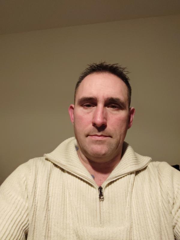 Aurelien 46 ans Valdivienne