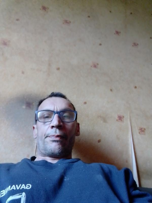 CEDRIC  51 ans Bessines sur Gartempe