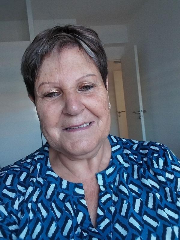 Josiane  74 ans Le Pellerin