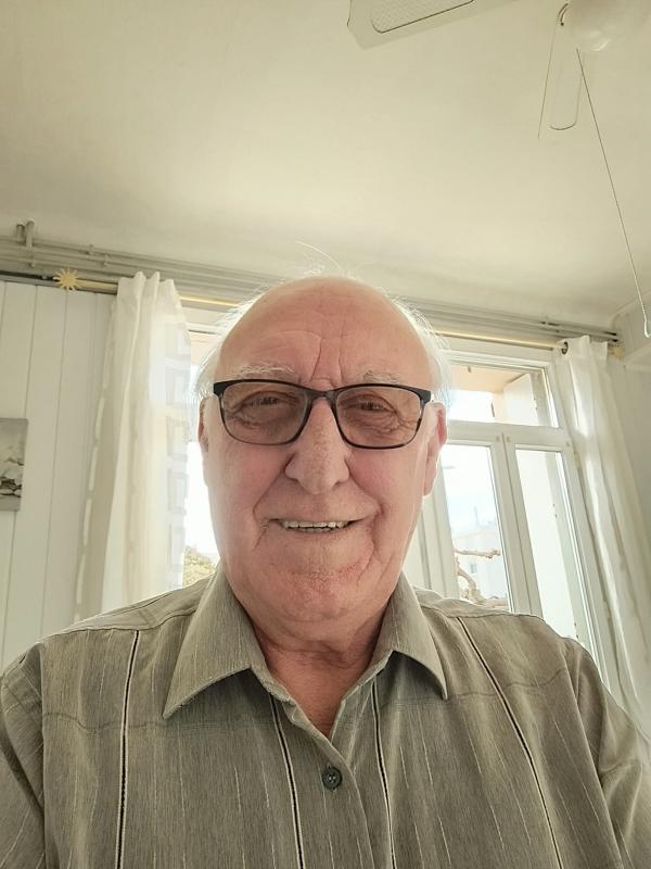 Daniel  77 ans Cavaillon