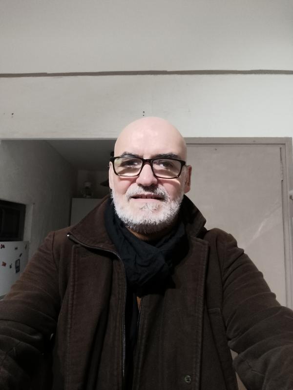 Stéphane  60 ans Peyrolles en Provence