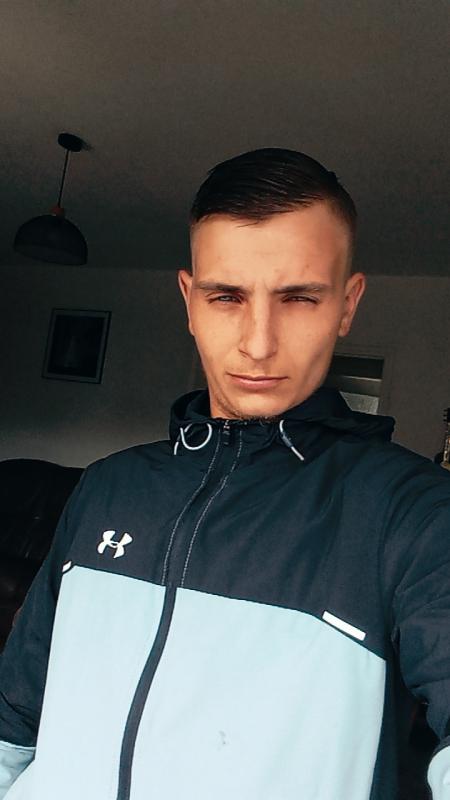 Julien 26 ans Merville