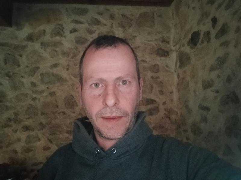 Cédric  48 ans Galgan