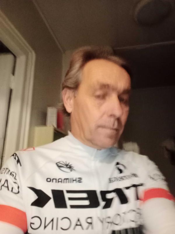 Guy  61 ans Compiègne