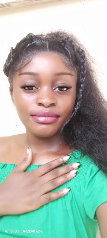 Sephora Ngouabe 22 ans Paris