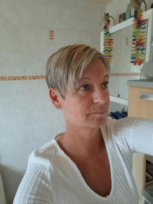 Lili 44 ans Langolen