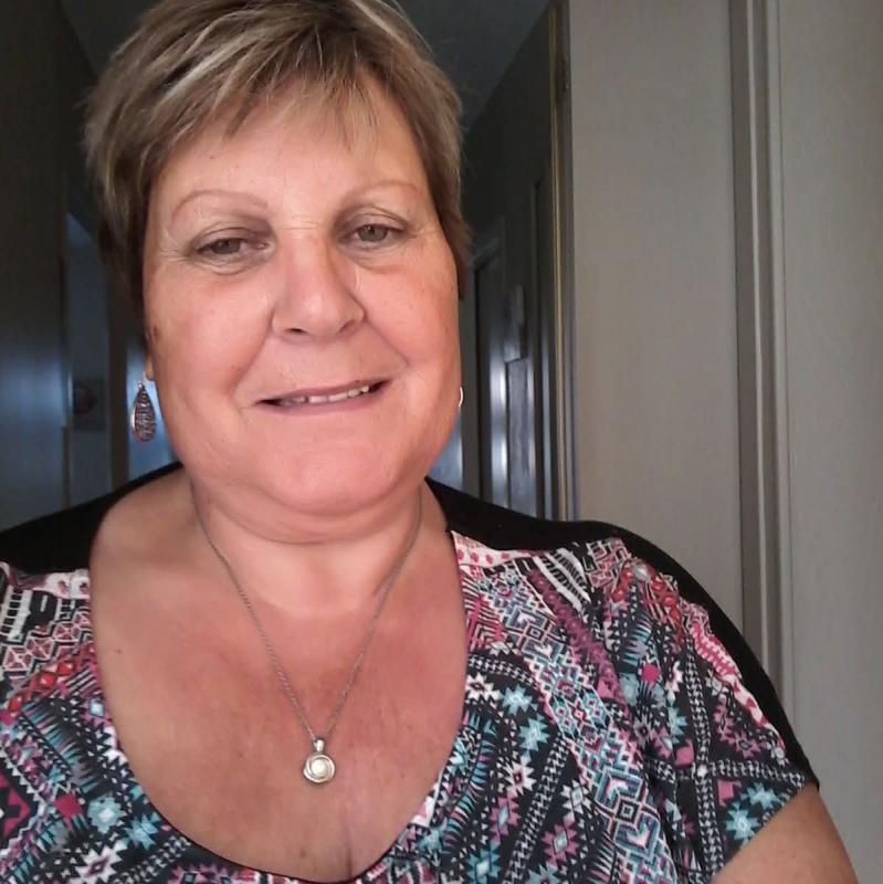 Josiane  74 ans Le Pellerin