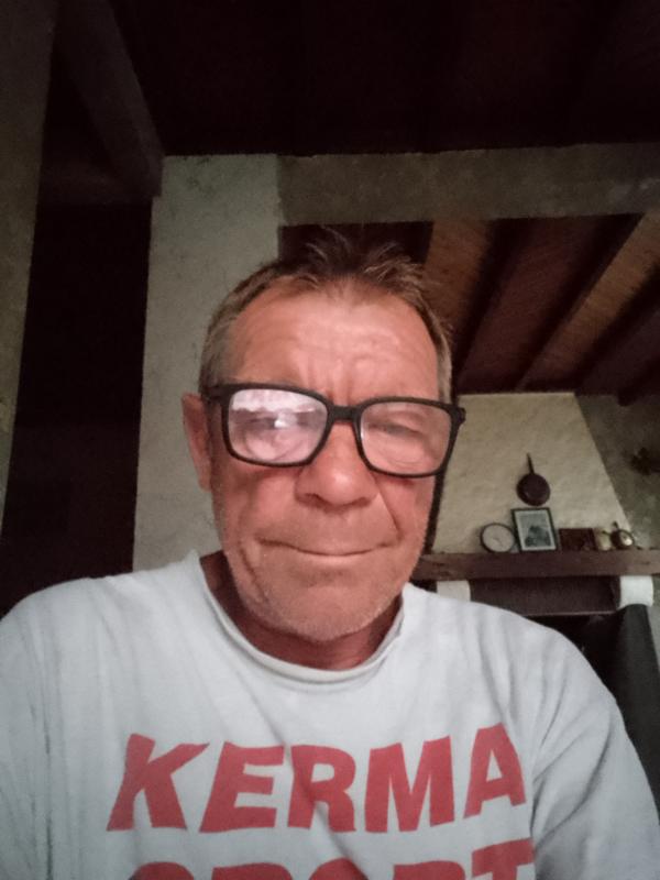 Stéphane  52 ans Saint Hilaire de Riez