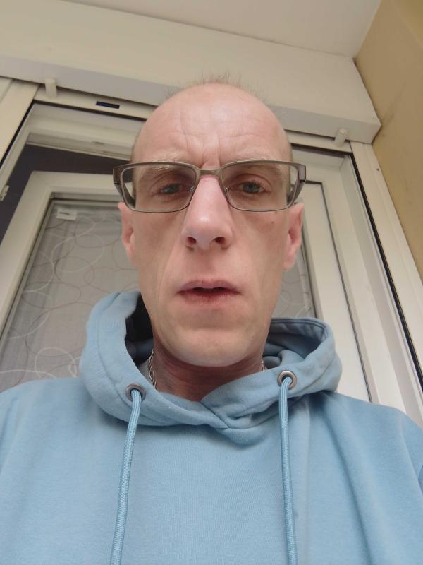 moi 72 37 ans Le Mans