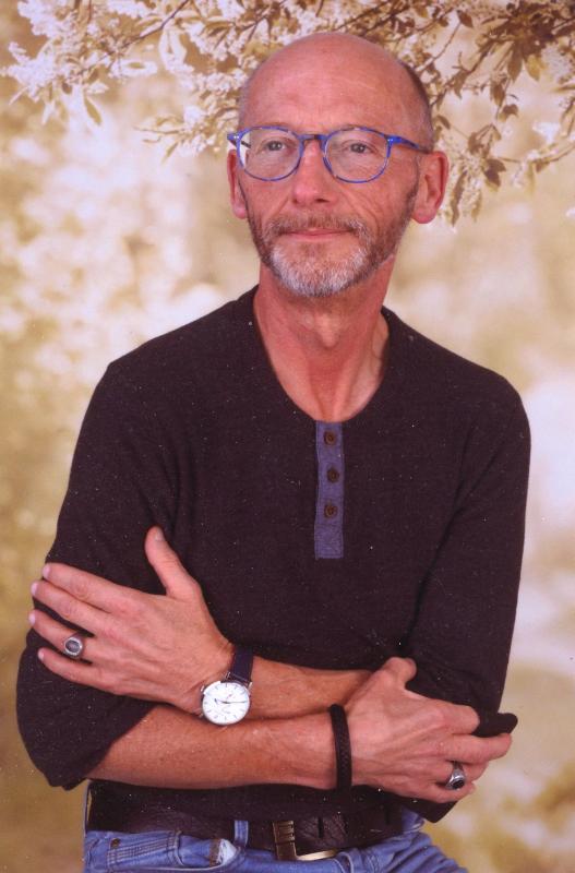 Bruce  61 ans Hazebrouck