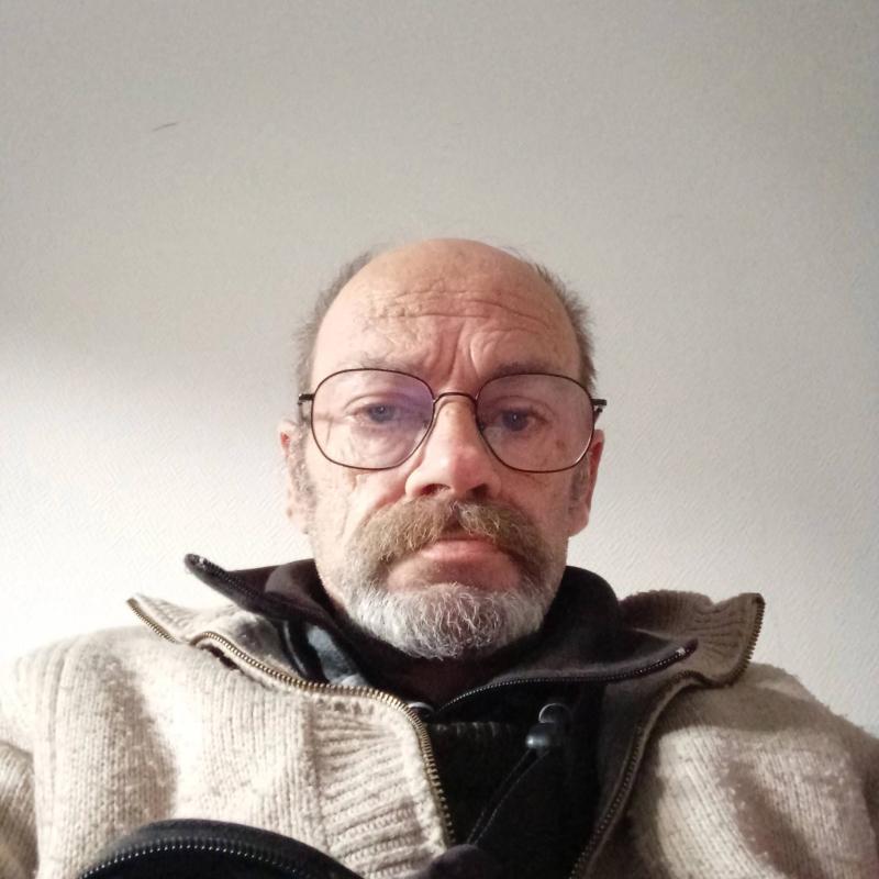 Denis 61 ans Mâcon