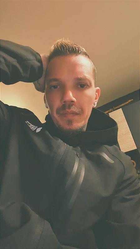 Alex  39 ans Montbrison