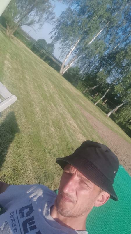 Sebastien  44 ans Laval