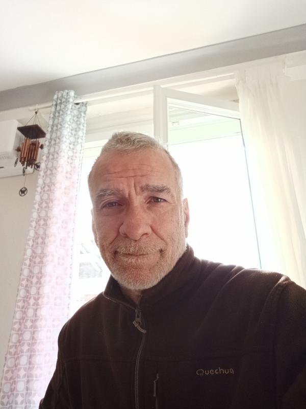 Eric  63 ans Arpajon