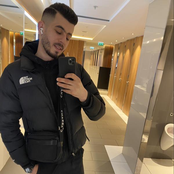 bouss 27 ans Montreuil