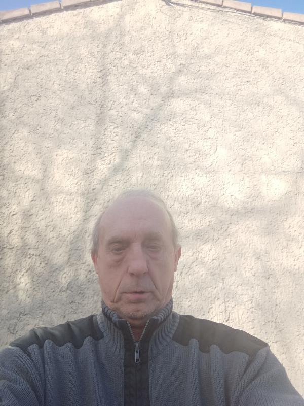 Julien 66 ans Robion