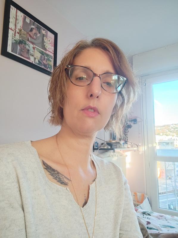 Angélique  49 ans Clermont Ferrand