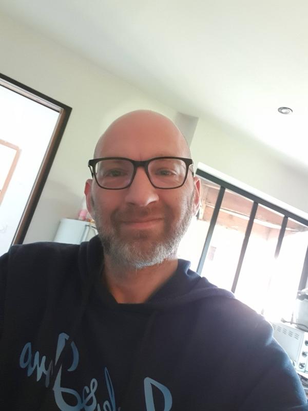 hugues 46 ans Pont Rémy