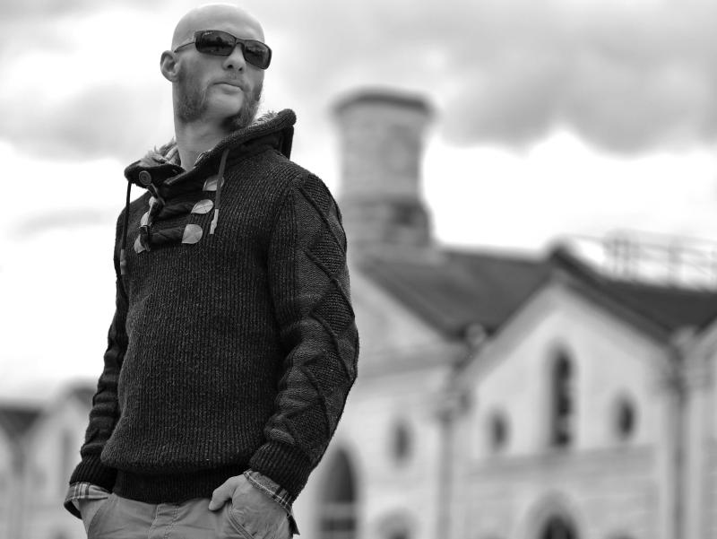 Florent 37 ans Ploeren