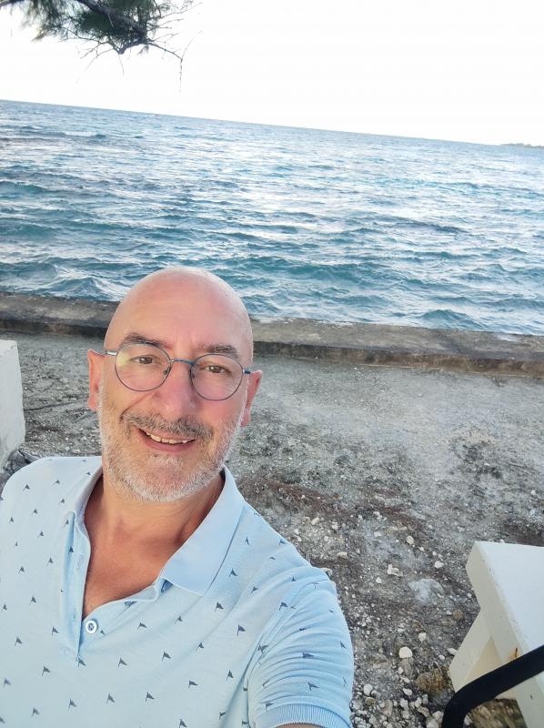 niceday83 64 ans Bouc Bel Air