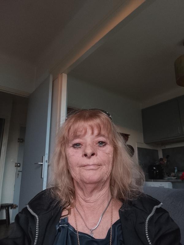 Karine 56 ans La Seyne sur Mer