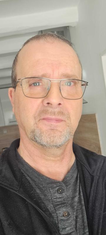 Johan  55 ans Doué la Fontaine