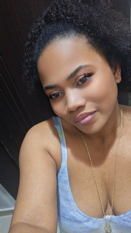 Andrea 36 ans Allouis