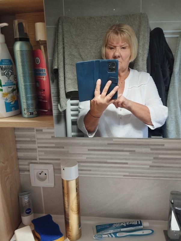 yanou 67 ans Nevers