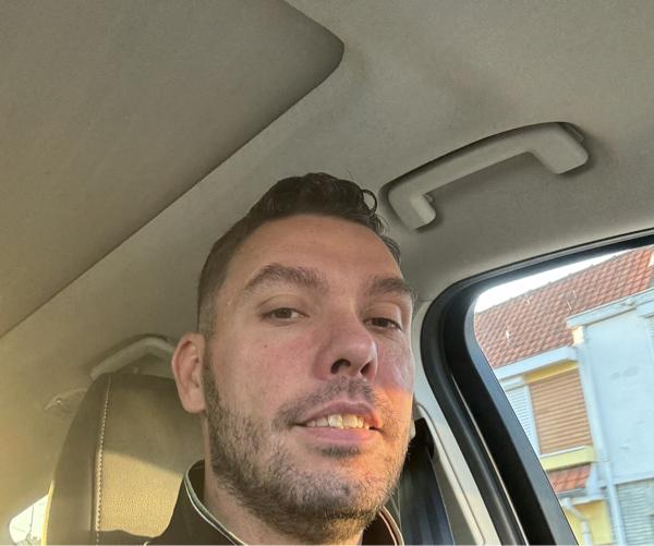 aleks 36 ans Longuenesse