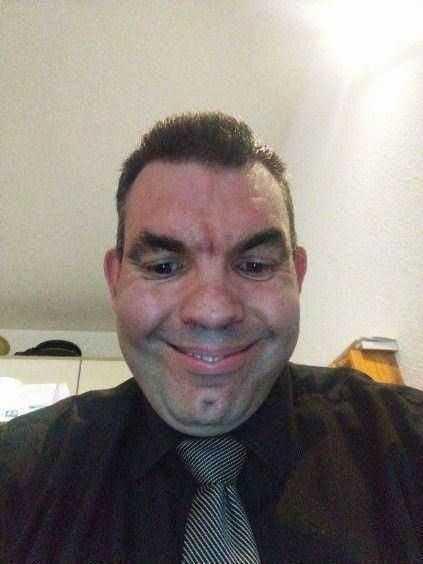 Yannick  43 ans Pau