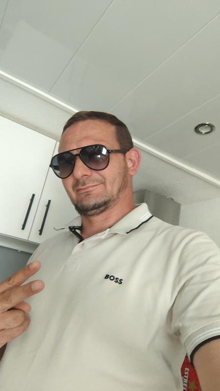 Denis 44 ans Leucate